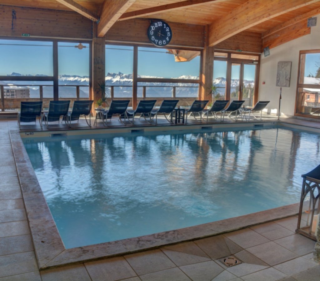 spa-chamrousse-flocons-piscine-bain-vue-montagne-decor-principal 00002