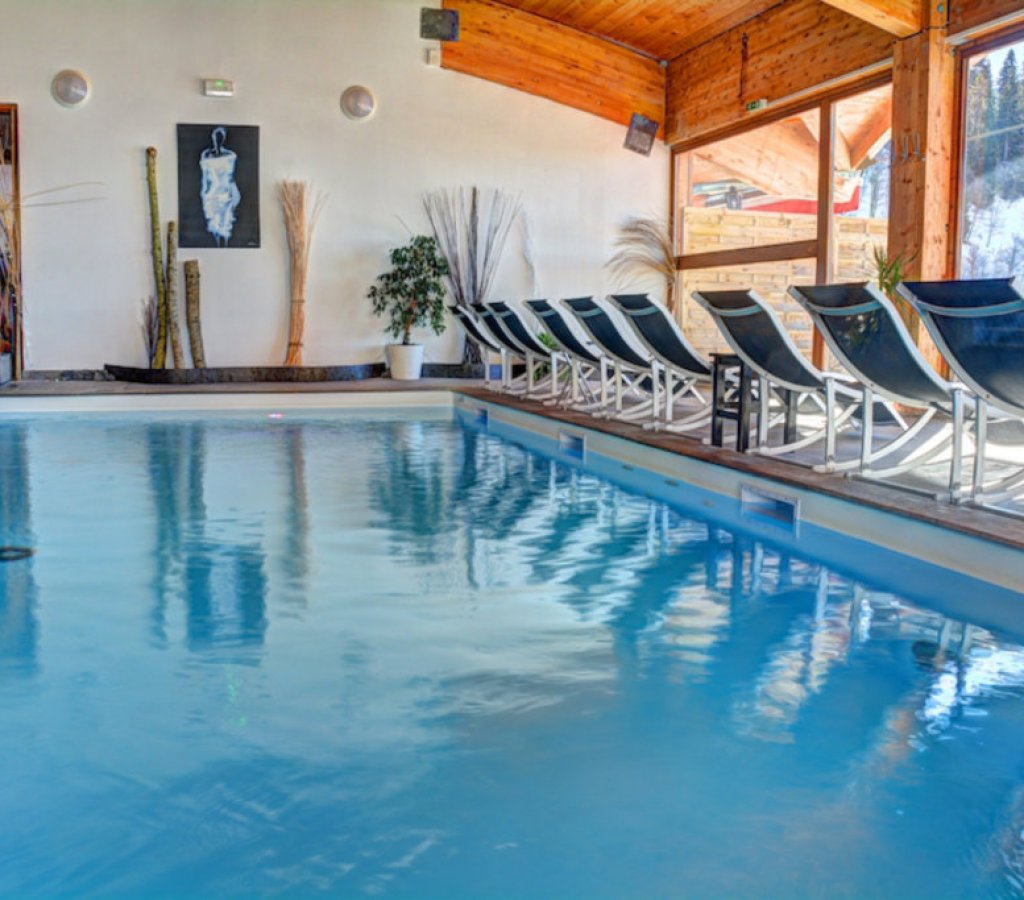 spa-chamrousse-flocons-piscine-bain-vue-montagne-decor-principal 00007
