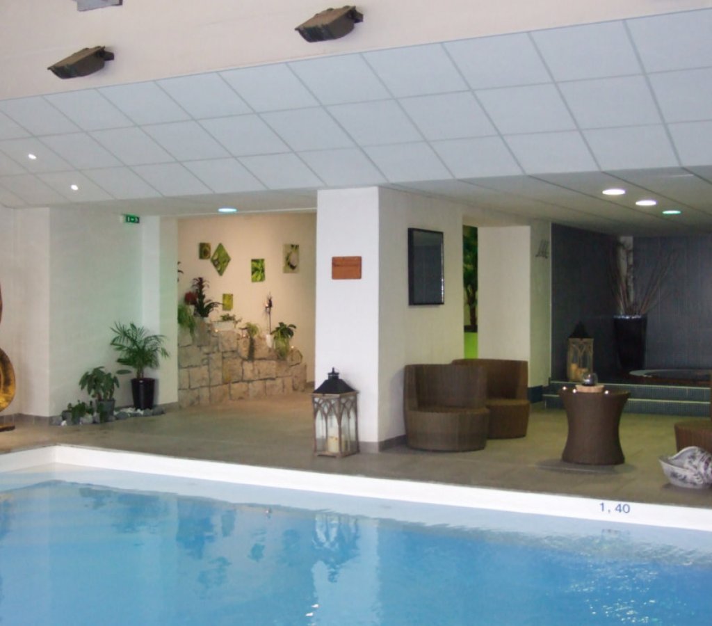 spa-chamrousse-flocons-piscine-bain-vue-montagne-decor-principal 00032