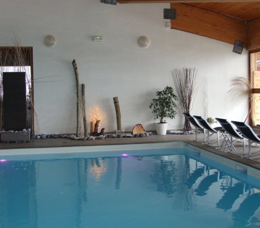 spa-chamrousse-flocons-piscine-bain-vue-montagne-decor-principal 00036
